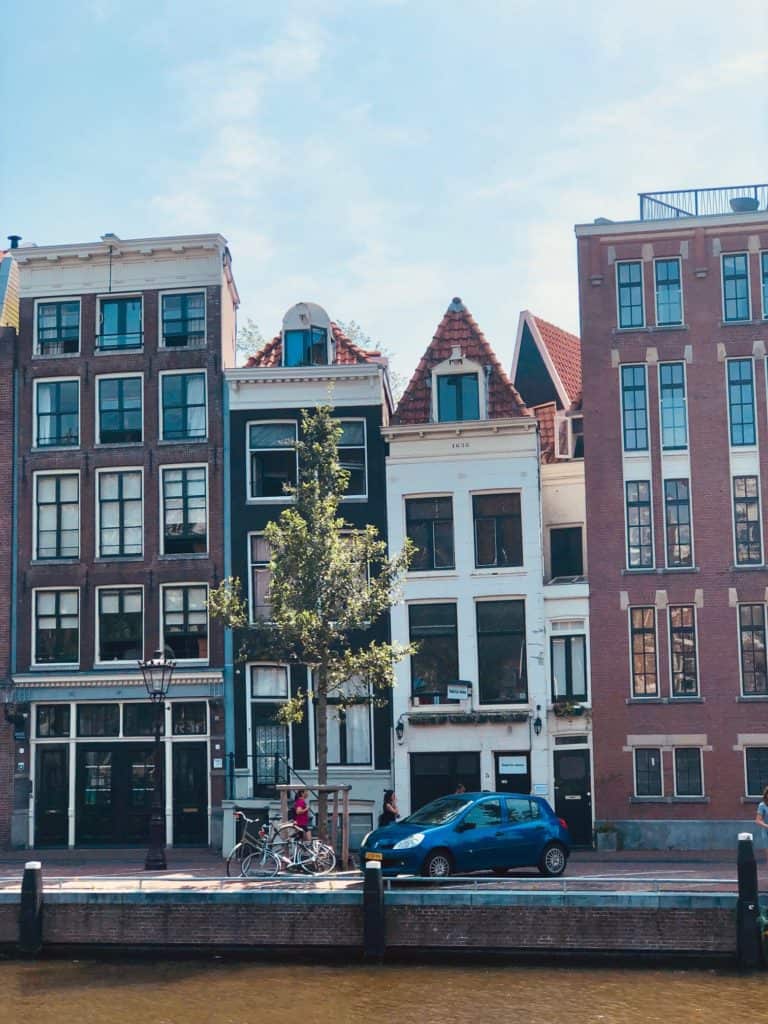 ruas de Amsterdam - casa mais estreita do mundo